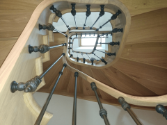 Escalier Débillardé 2/4 tournant en chêne sur 2 niveau